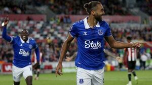 Dominic Calvert-Lewin on target in Everton’s victory at off-colour Brentford