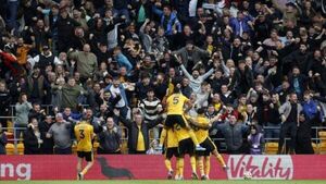Wolves stun Manchester City to end the champions’ winning run at Molineux Wolves stun Manchester City to end the champions’ winning run at Molineux