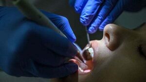 Woman awarded nearly €100,000 over defective dental work
