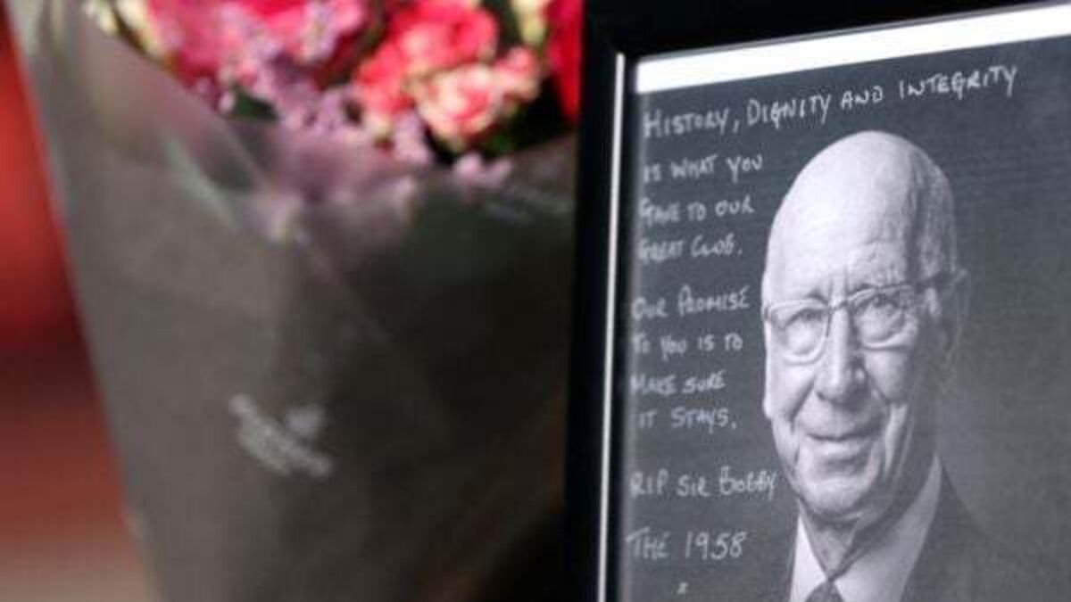 Man United expect to pay further tribute to Bobby Charlton on Tuesday night