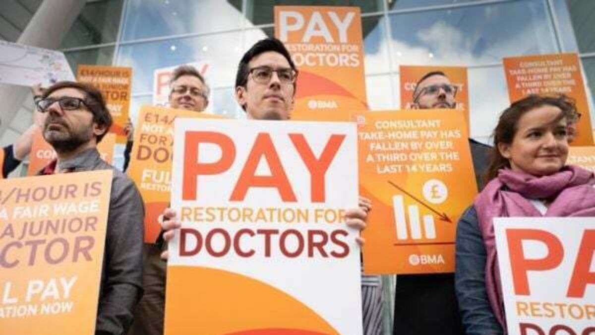 Irish and British unions warn UK strikes law could ‘sour’ relations with EU