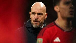 Erik ten Hag tells Manchester United to work ‘shoulder by shoulder’ to end slump Erik ten Hag tells Manchester United to work ‘shoulder by shoulder’ to end slump