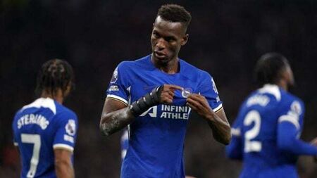 Nicolas Jackson treble proves decisive as Chelsea win thriller at nine-man Spurs