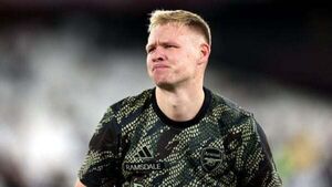 Aaron Ramsdale’s dad criticises Mikel Arteta for not explaining why son dropped