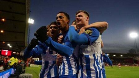 Brighton return to winning ways by edging Forest in thriller