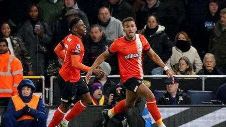 Luton leave it late as Jacob Brown goal sinks Crystal Palace