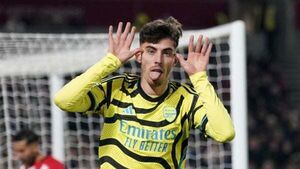 Late goal sees Arsenal beat Brentford to reach Premier League summit Late goal sees Arsenal beat Brentford to reach Premier League summit