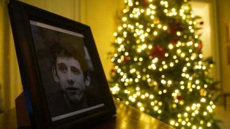 Shane MacGowan: Efforts redoubled for Fairytale Of New York to top charts