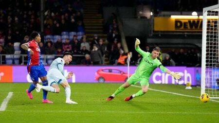 Marcos Senesi and Kieffer Moore fire Bournemouth past Crystal Palace