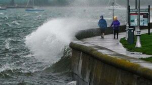 Winds to batter the west as warning issued Winds to batter the west as warning issued