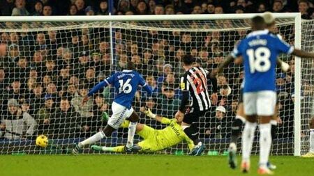 Everton out of relegation zone after stunning Newcastle at fired-up Goodison