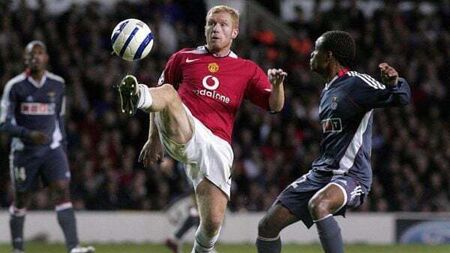 How do Manchester United’s current European struggles compare to 2005-06 woes?