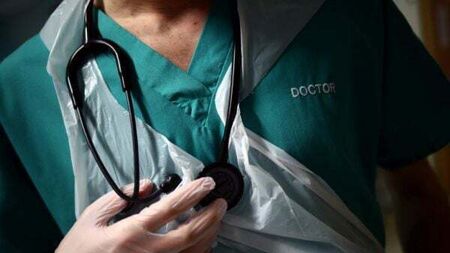 Non-consultant hospital doctors to vote on industrial action over recruitment freeze