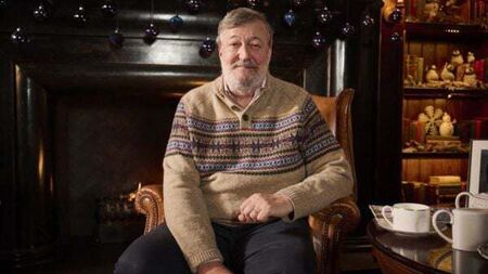 Stephen Fry to condemn rise in antisemitism in Channel 4 Christmas message
