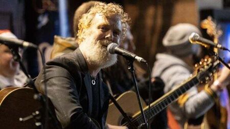 Thousands of Dubliners gather to watch annual Christmas Eve charity busk