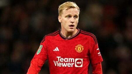 Man Utd midfielder Donny van de Beek joins Eintracht Frankfurt on loan