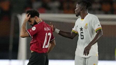 Mohamed Salah forced off with injury as Egypt draw with Ghana at AFCON