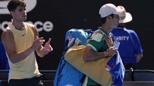 Dominant Carlos Alcaraz through as Shang Juncheng retires injured