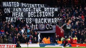 Arsenal ease to win as pressure mounts on Crystal Palace boss Roy Hodgson