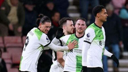 Darwin Nunez and Diogo Jota doubles send Liverpool five points clear at the top