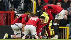 Man United’s Lisandro Martinez set for at least eight weeks out with knee injury