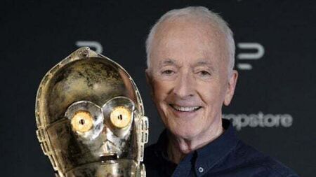 Star Wars C-3PO head could fetch $1 million at Hollywood props auction
