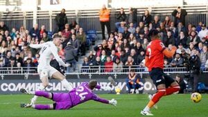 Rasmus Hojlund scores twice as Manchester United hold off Luton