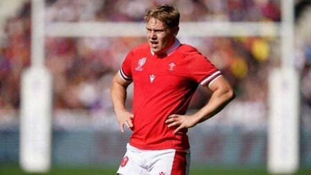 Sam Costelow to return for Wales against Ireland in Guinness Six Nations clash