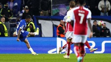 Brilliant last-gasp Galeno strike condemns Arsenal to first-leg defeat in Porto