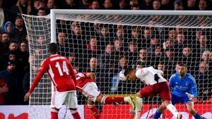 Casemiro nets late winner as Manchester United keep alive hopes of trophy