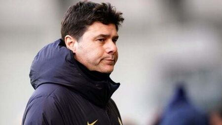 Chelsea fans turn on Mauricio Pochettino during draw at Brentford