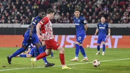 West Ham suffer narrow defeat in first leg of Europa League tie against Freiburg