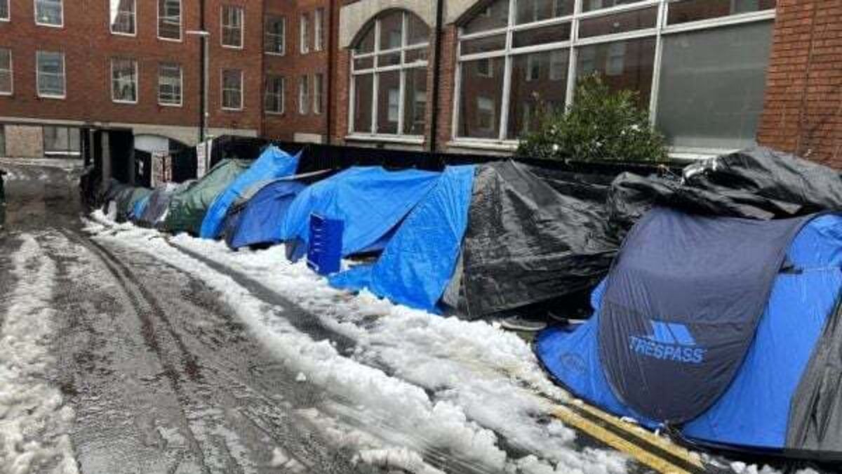 Varadkar: Meeting asylum seekers sleeping in tents 'won't change situation'