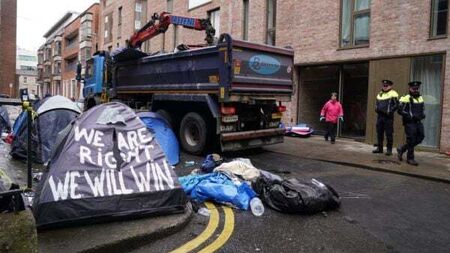 Donohoe defends Government’s decision to move asylum seekers from Dublin ‘tent city’