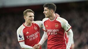 Title-chasing Arsenal go top after seeing off struggling Luton