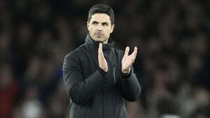 Mikel Arteta applauds Arsenal after rotation pays off against Luton