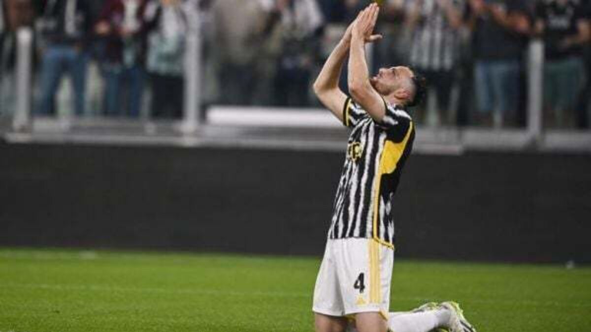 Federico Gatti gives Juventus win over Fiorentina as Napoli hit four at Monza