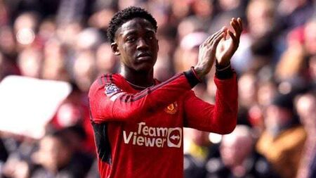 Kobbie Mainoo says Man Utd must start seeing out leads after another late blow