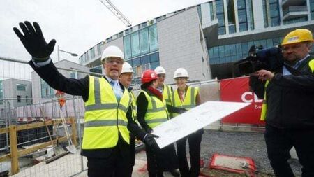 Stephen Donnelly ‘fully expects’ new children’s hospital to be completed this year