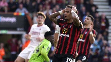 Bournemouth denied late penalty by VAR as Manchester United escape with draw