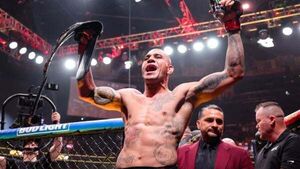 Alex Pereira blitzes Jamahal Hill at UFC 300 to retain Light Heavyweight Title