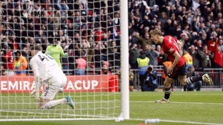 Man Utd win FA Cup semi-final on penalties after stunning Coventry comeback