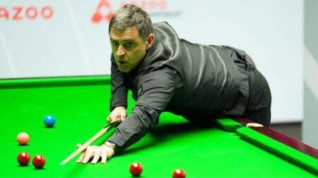 Ronnie O’Sullivan off to a flyer as quest for record eighth world title begins