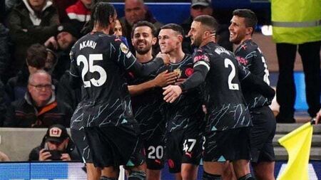 Phil Foden brace helps Man City thump Brighton and close gap on leaders Arsenal