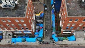 Harris thanks agencies for their work in moving migrants from ‘shantytown’ Harris thanks agencies for their work in moving migrants from ‘shantytown’