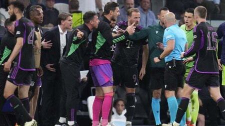 Thomas Tuchel fumes at ‘disastrous decision’ to rule out late Bayern chance