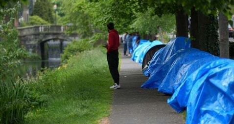 Up to 30 tents pitched along Grand Canal day after 100 cleared
