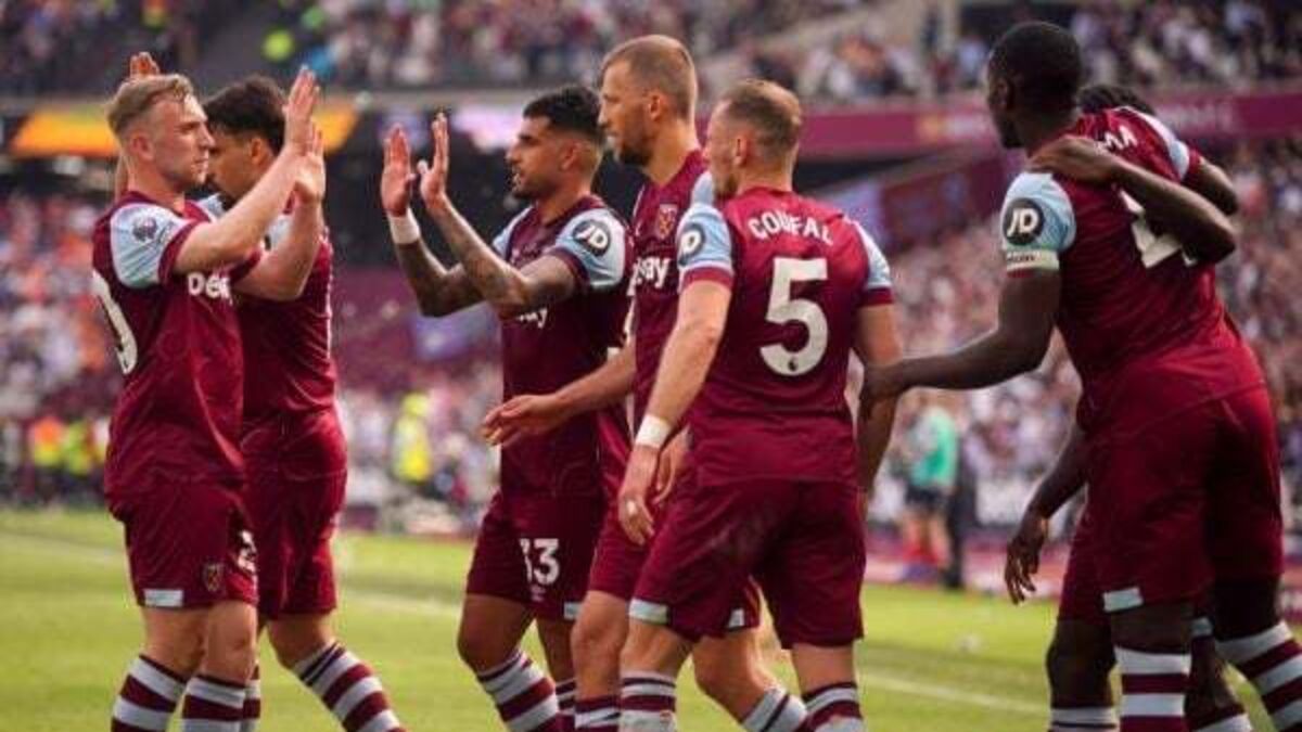 Luton on brink of drop as David Moyes enjoys winning London Stadium send-off