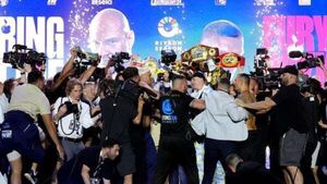 Tyson Fury vows to knock Oleksandr Usyk ‘spark out’ at fiery Riyadh weigh-in