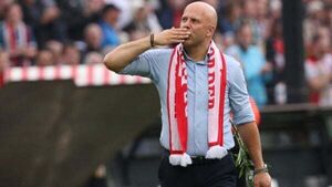 Arne Slot has to accept Jurgen Klopp comparisons at Liverpool, says Jan Molby